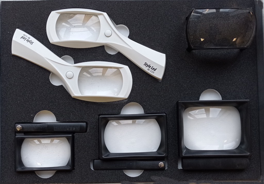 MagDisplay Magnifying Glass Tray/Stand
